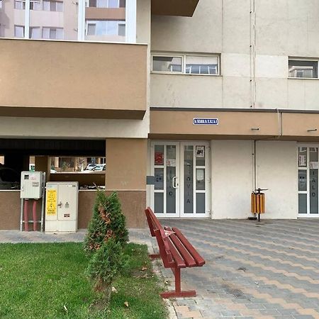 Lovely Bacau 1 Bedroom Apartment Buitenkant foto