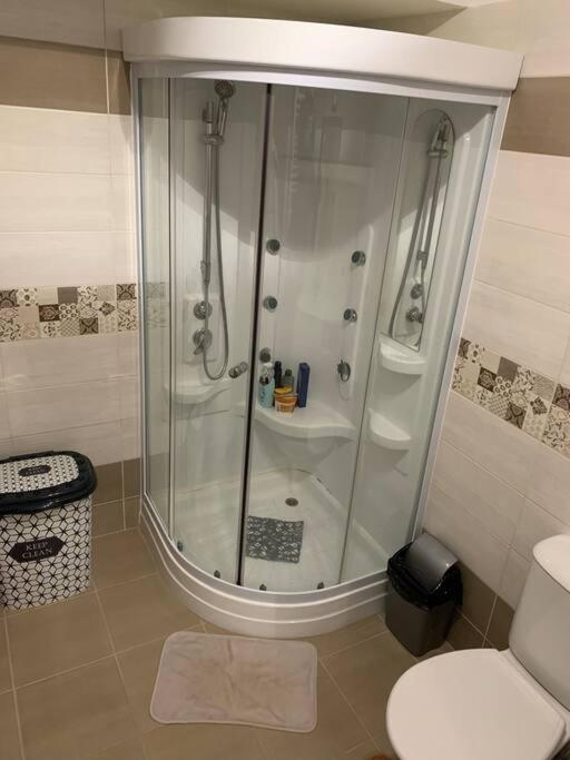 Lovely Bacau 1 Bedroom Apartment Buitenkant foto